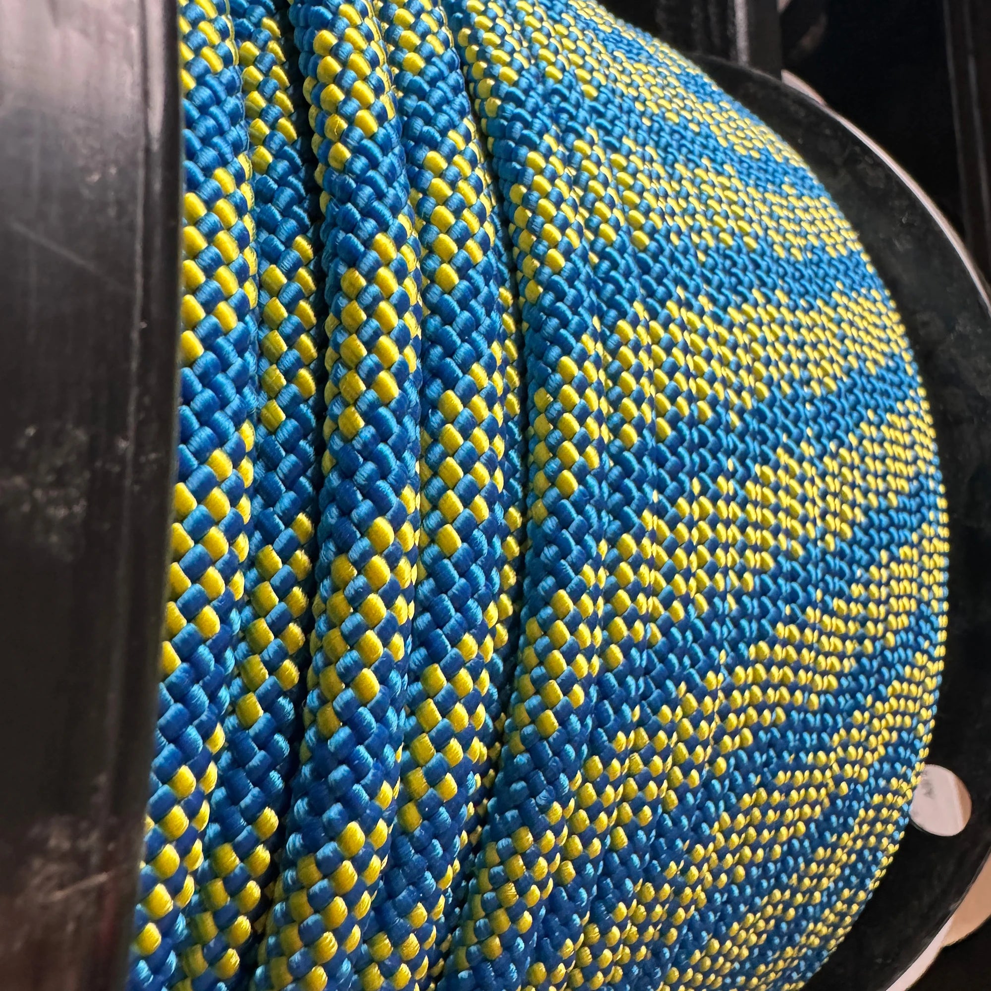 #Color_Yellow/Blue